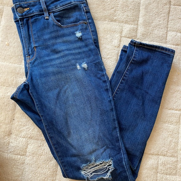American Eagle Distressed Skinny Jean - Picture 5 of 6